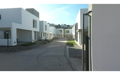 Imagen 2 de 13 de Duplex A Estrenar - Barrio Cerrado - Cuesta Colorada