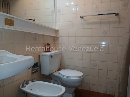 La Alameda 25-18038 Negociable Parcialmente Amoblado Y Equipado, Es Amplio, Iluminado, Posee 3 Habitaciones Y 2 Baños, Habitación De Servicio También Con Baño; El Servicio De Agua Es Constante.