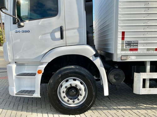 Imagem 6 de 15 de 24-250 E Constellation 6x2 Bau 8.4m