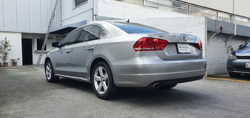 Imagen 4 de 11 de Volkswagen Passat 2.5 Sportline Automatico Plata 2013