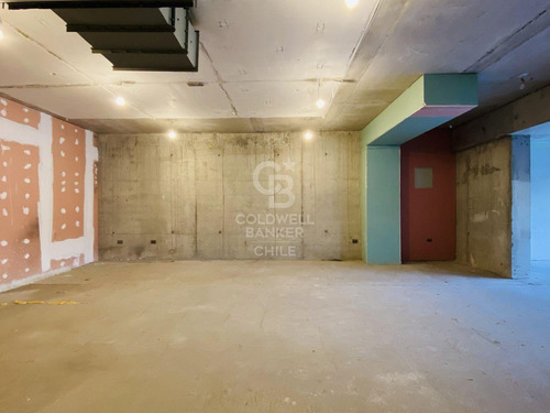Local Comercial Con Alto Tráfico Y Frente Vidriado
