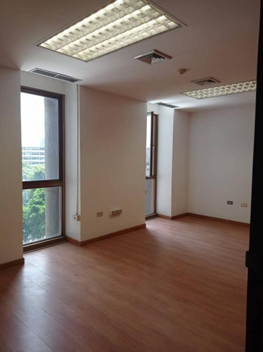 Imagen 10 de 12 de Se Alquila Oficina En Altamira / Corzo 04123389698