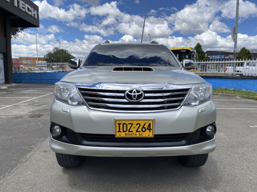 Imagen 3 de 25 de Toyota Fortuner Sr5 2015