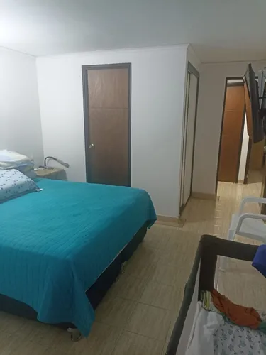 Vendo Apartamento Ubicado En La Parte Baja De La Loma De Los Bernal.