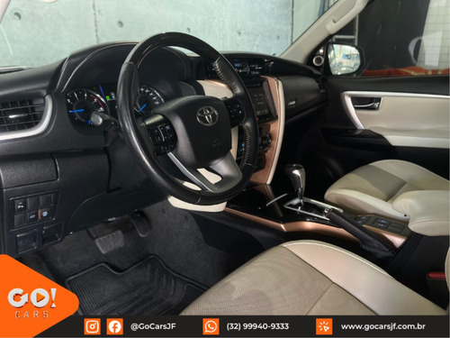 Toyota Hilux SW4 2.8 SRX DIAMOND 4X4 7 LUGARES 16V TURBO INTERCOOLER DIESEL 4P AUTOMÁTICO