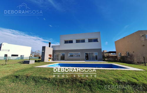 Casa En Venta En Barrio-el Canton -al Agua-zona Norte -a La Laguna-escobar
