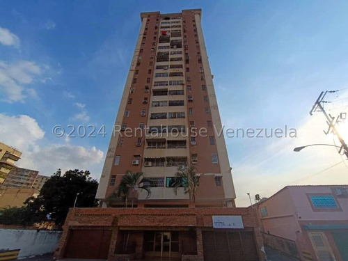 Apartamento En Avenida Ayacucho De Maracay Puo 24-17129