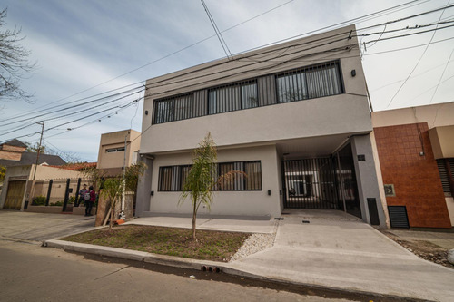 Departamento Tres Ambientes En Planta Baja A La Venta En Lujan