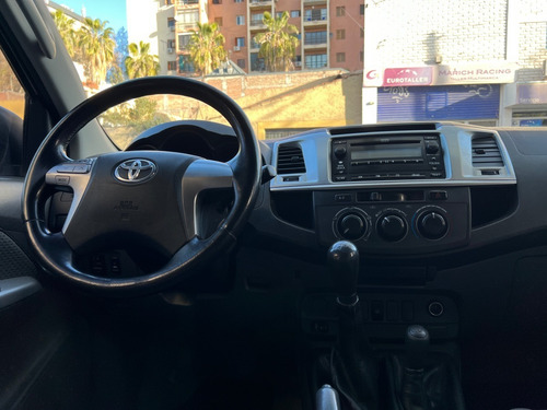 Imagen 5 de 8 de Toyota Hilux (l12) 3.0 C/d 4x4 Tdi Sr 171cv Impecable