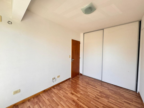 Venta: A 20 M De La Facultad De Medicina, Un Dormitorio, Al Frente, Con Amenities: Pileta Y Parrilla