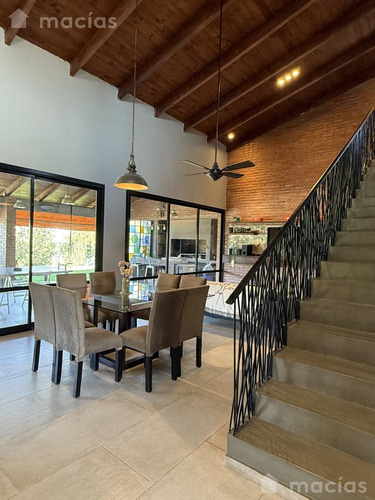 Casa En Venta En B° Cerrado Quinta Azucena