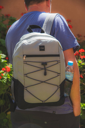 Mochila Lxs Urbana Trekking Tj-0615ce 21l Con Bolsillos Porta Botellas Y Accesorios Con Correa Elastica Ajustable