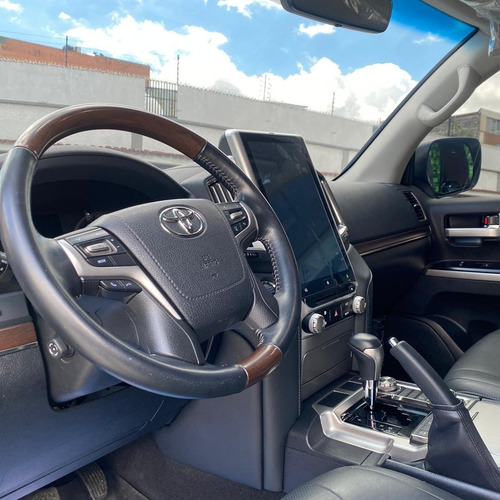 Imagen 4 de 8 de Toyota Land Cruiser Vx L200