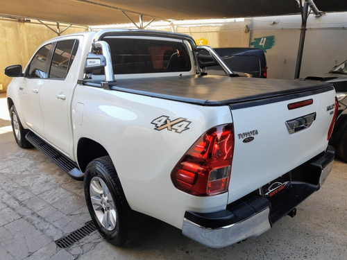 Toyota Hilux 2.8 Cd Srv 177cv 4x4 At 2017