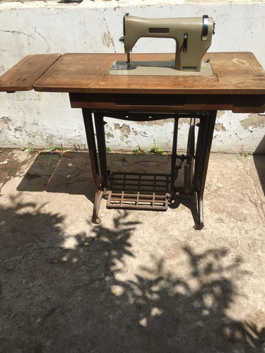 Máquina De Coser A Pedal Visa S.p.a. Voghera. Italiana