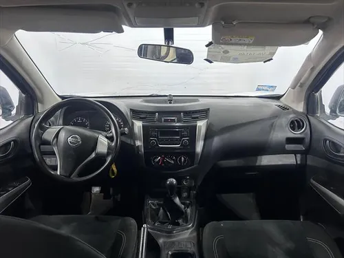 Nissan NP300 2.4 Doble Cabina Se Aa Pack Seg Mt