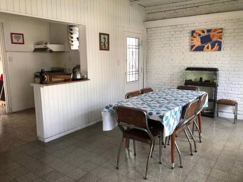 Casa En Venta - 2 Dormitorios 1 Baño - 200mts2 - Castelar