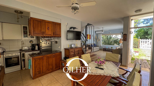 Casa En Venta De 3 Dormitorios C/ Cochera!! Dentro De Complejo Con Pileta!