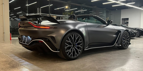 Aston Martin V12 Vantage Roadster 2023