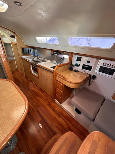 Velero Vip 30 Legas