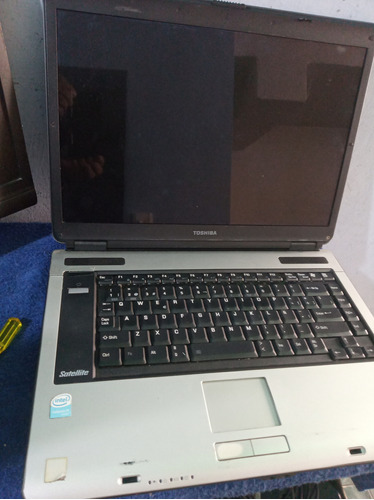 Laptop Marca Toshiba A100-sp2022, Para Repuesto, Si Enciende