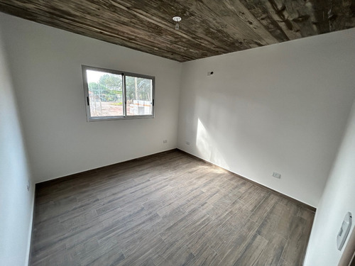 Punta Del Este, Maldonado Casa En Parque Pinares Estrenar, Barrio Privado, 2 Dorm 2 Baños, 370 M2 Terreno, Sólida Construcción Tradicional, Venta Us$ 170.000.
