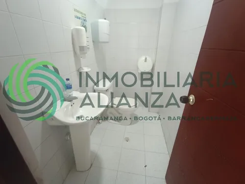 Local En Arriendo En Sector Comercial. Cod A17003