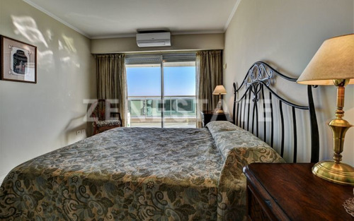 Venta De Apartamento 3 Dormitorios En Playa Mansa,