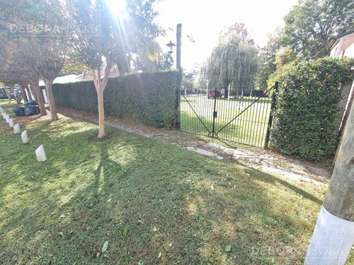 Venta Casa Con Hermoso Parque Y Piscina , En La Reja, Moreno!!!