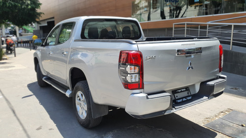 Mitsubishi L200 2.4 Cabina Doble 4x2 Mt