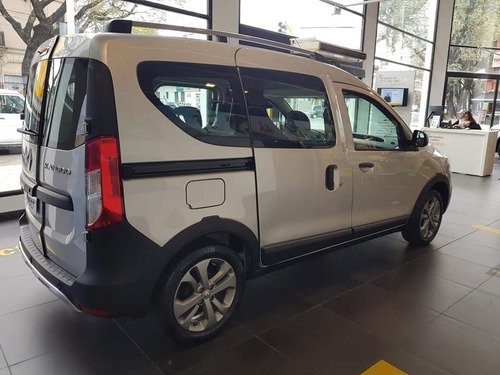Imagen 10 de 25 de Renault Kangoo Stepway 1.6 Nav Patentada 2023 (juan)