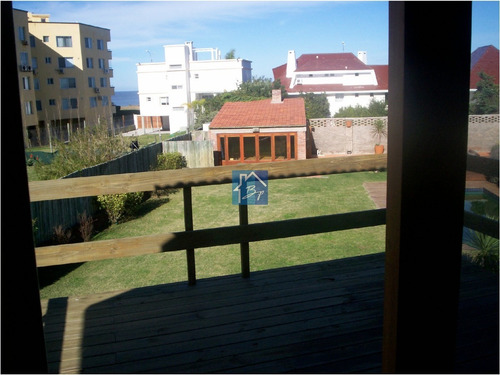 Casa En Punta Del Este, Pinares- Ref: 1077