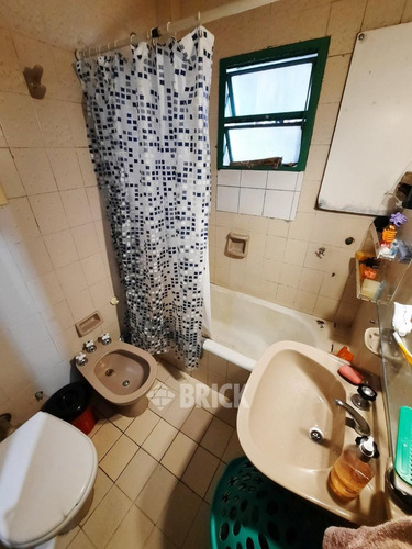 Hipolito Yrigoyen Al 2900 - Impecable Todo Sol Todo Externo