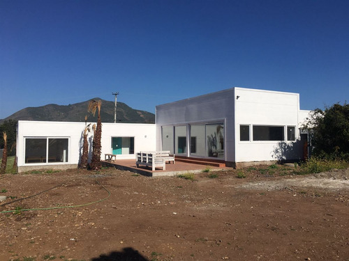 Casa En Venta De 4 Dorm. En Concón