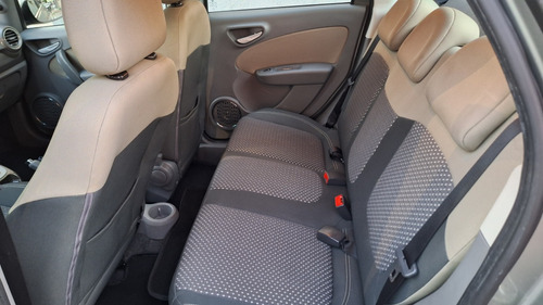 Fiat Grand Siena 1.6 16v Essence Flex Dualogic 4p