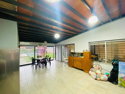 En Venta Casa De 2 Dormitorios Con Piscina La Carolina