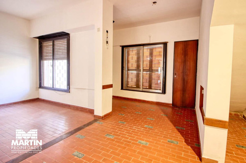 Casa Ph En Venta En Olivos 3 Ambientes, Con Cochera, Jardín Y Galpón. 170 M2 Cub.