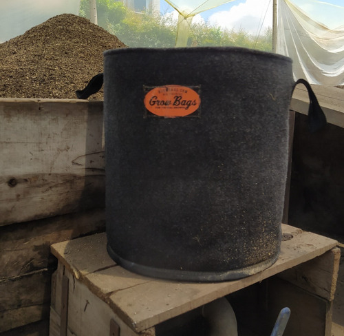 Imagen 6 de 10 de Maceta Geotextil Grande Profesional Reforzada 60l Esponjosa