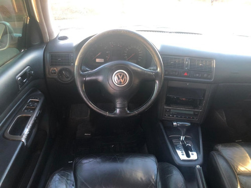 Imagem 8 de 12 de Volkswagen Golf Gti 1.8