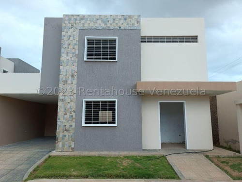 Casa En Venta Urbanismo Privado Obra Gris Para Decorar A Tu Gusto En Coro (r.h.) 