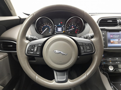 Imagem 15 de 15 de Jaguar Xe 2.0 Gtdi Pure Gasolina Automático