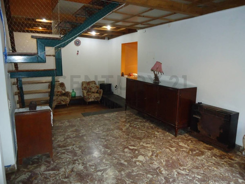 Imagen 13 de 30 de Casa En Venta De 4 Dormitorios En City Bell - La Plata Calle 467 E/ 27 Y 28