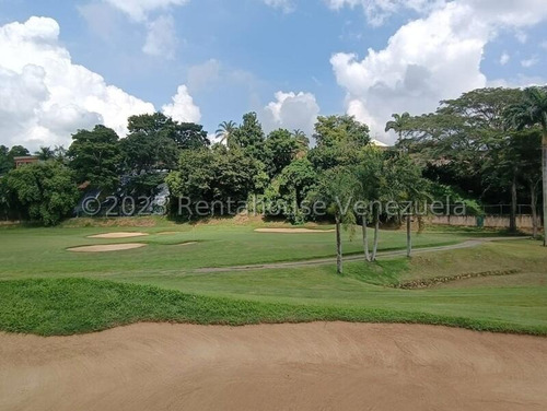 Espectacular Casa De 800 M2 De Construcción Y 1.300 M2 De Terreno, Con Vista Al Prestigioso Campo De Golf. Amplios Espacios, Todos Con Vista Al Campo De Golf, Muy Bien Distribuida, Jardines, Anexo