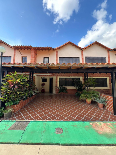 Townhouse Cumaca Resd. La Fuente (oaf)