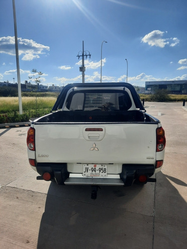 Imagen 6 de 15 de Mitsubishi L200 2009 2.5 Di-d Cabina Simple 4x2 Mt