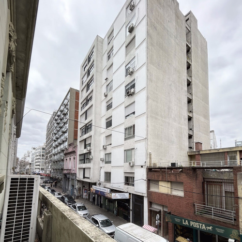 Alquiler De Amplia Casa Con 3 Dormitorios Y 2 Baños En Cordon Ideal Empresa