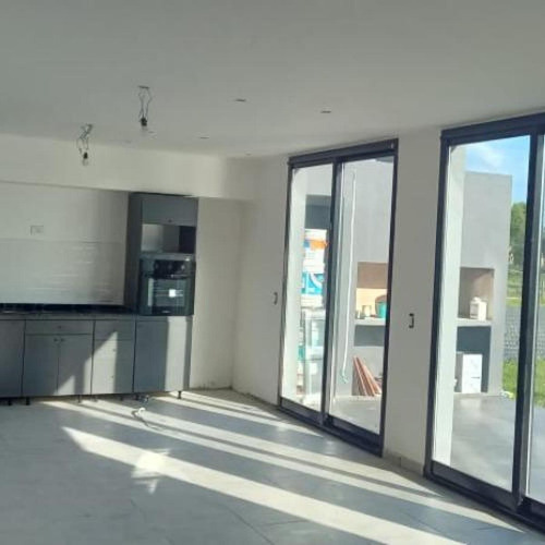 Casa En Venta - 3 Dormitorios 3 Baños - Escobar
