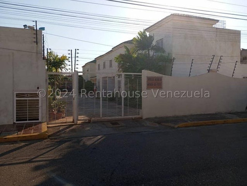 Mls Janice Adarmes #24-18885 En Venta Townhouse En Villa Mar Ii En Lago Mar Beach Maracaibo