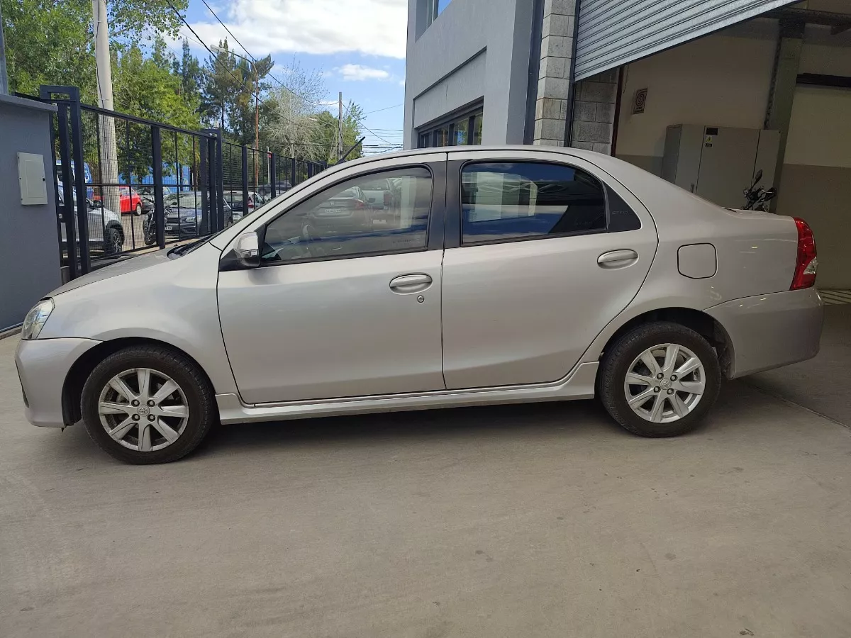 Toyota Etios 1.5 Xls At