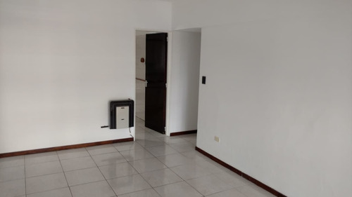 Imagen 3 de 15 de Departamento 3 Ambientes. Balcón. Lavadero. Zona Plaza Colon.